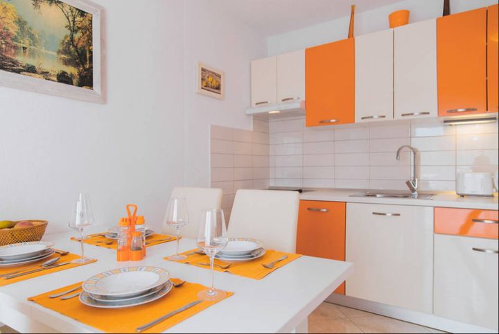 Apartment A1 – Dining table