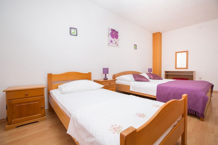 Apartment A2 – Bedroom with double and single bed