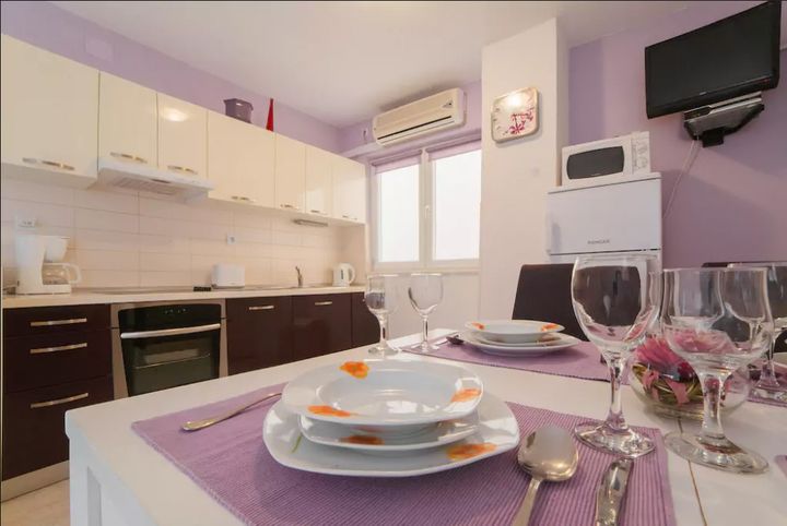 Apartment A2 – Kitchen and dining table