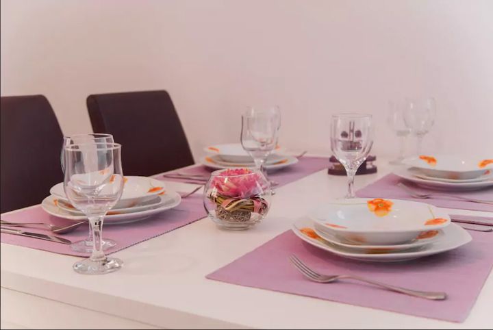 Apartment A2 – Table set for dinner