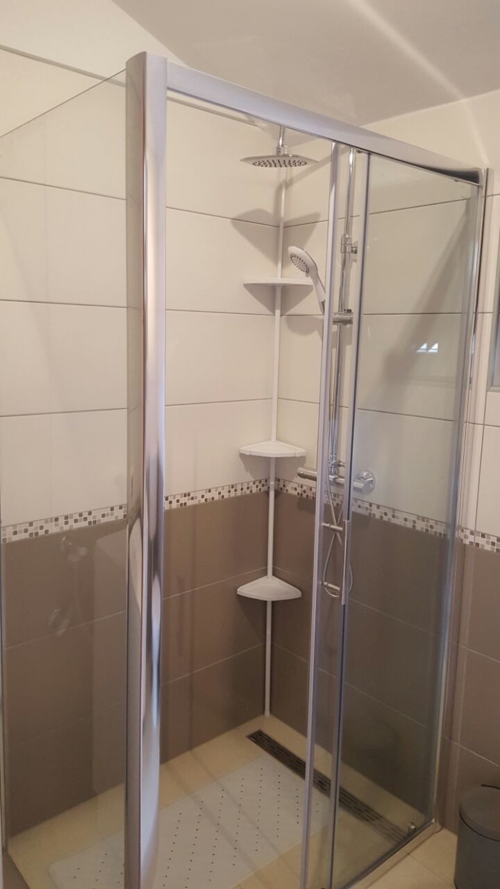 Apartment A4 – Shower