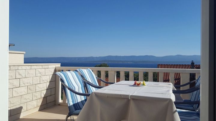 Apartment A4 – Dining on the terrace