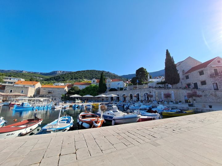 Morning in Bol harbour, Brač